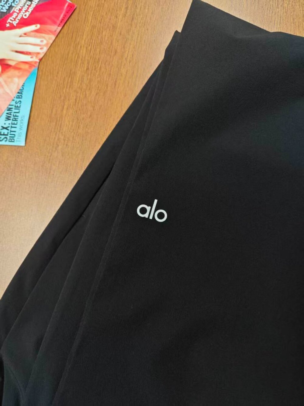 New💜ALO Yoga Suit Up Trouser Black, Straight legs loose | Regular 30-inch - Picture 4 of 7